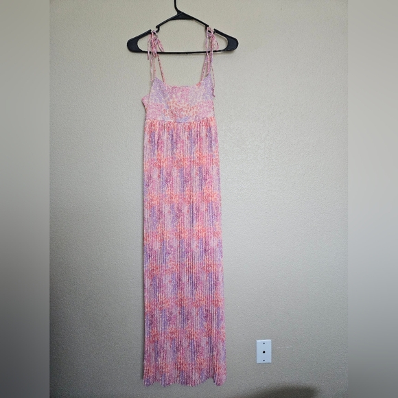 Coco + JaimesonPrinted Sunburst Pleated Maxi Dress - Picture 1 of 11